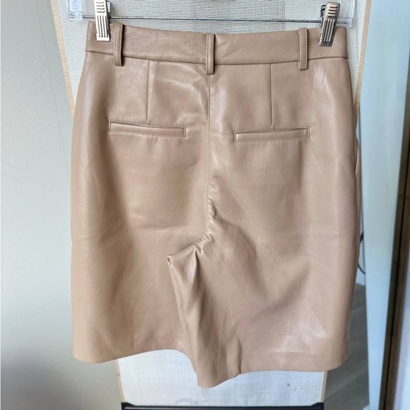 Wilfred Faux Leather High-Waisted Shorts – Taupe Beige – Size 00 (Never Worn) - Picture 5 of 9